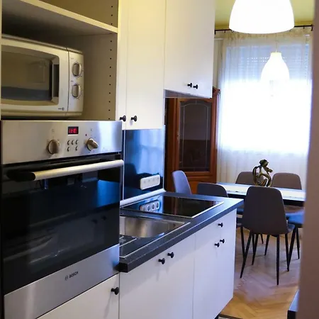 Palace - Minaret, Апартаменти Еґер