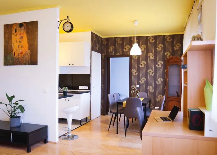 Palace - Minaret, Έγκερ