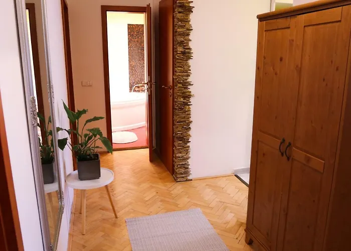 Palace - Minaret, * Erlau